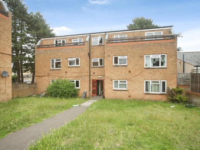 Flat for sale in Wellsprings, Rumwell