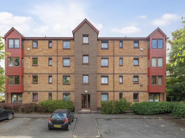Flat for sale in Inverkeithing, Scotland