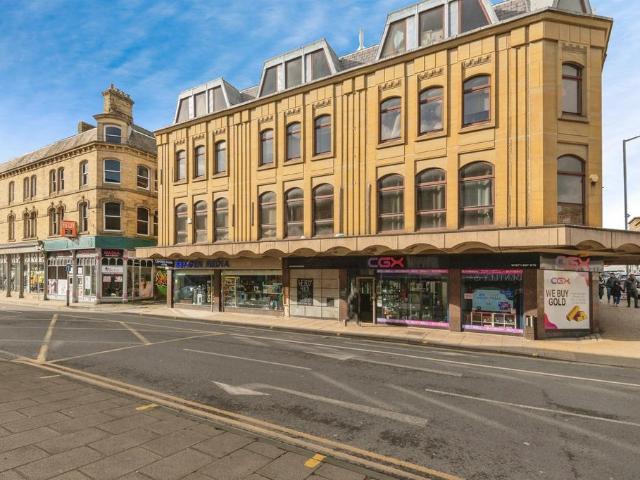 Flat for sale in West Yorkshire