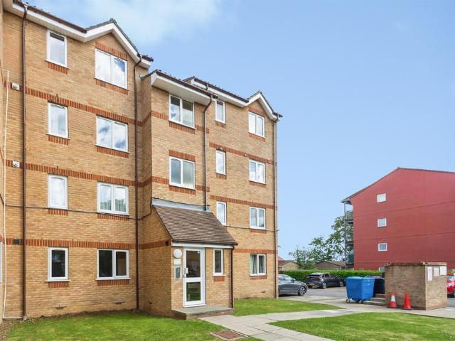 Flat for sale in Sudbury, Greater London