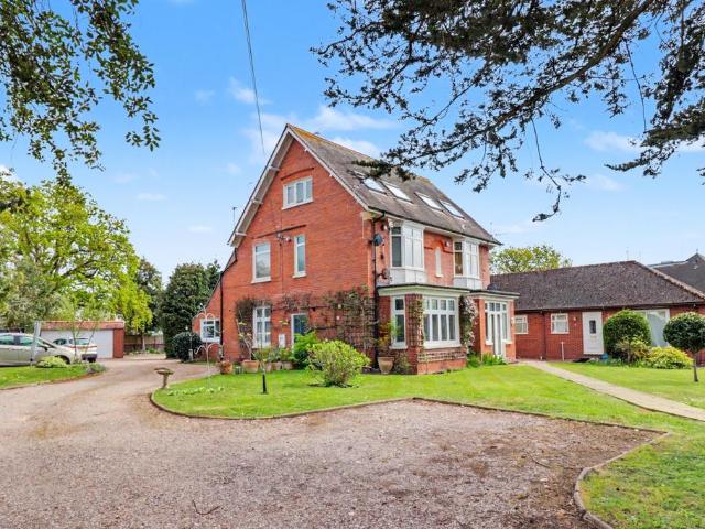 Flat for sale in Withycombe, Budlake