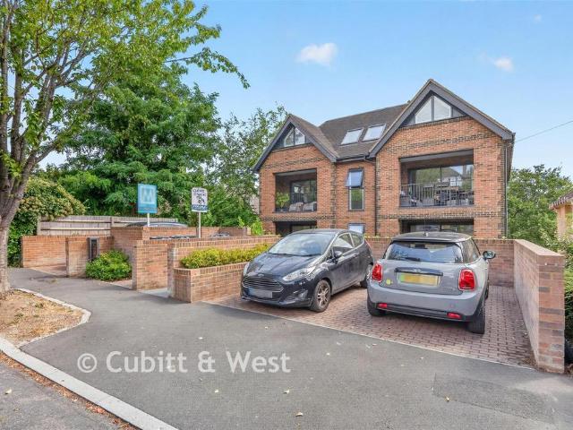 Flat for sale in London Borough of Croydon, Greater London