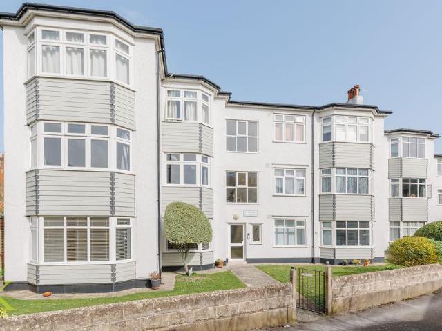 Flat for sale in Southbourne, Bournemouth