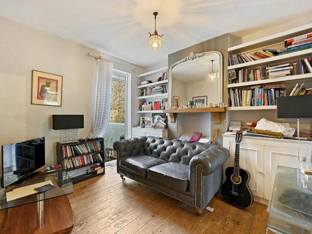Flat for sale in London Borough of Hammersmith and Fulham, Greater London