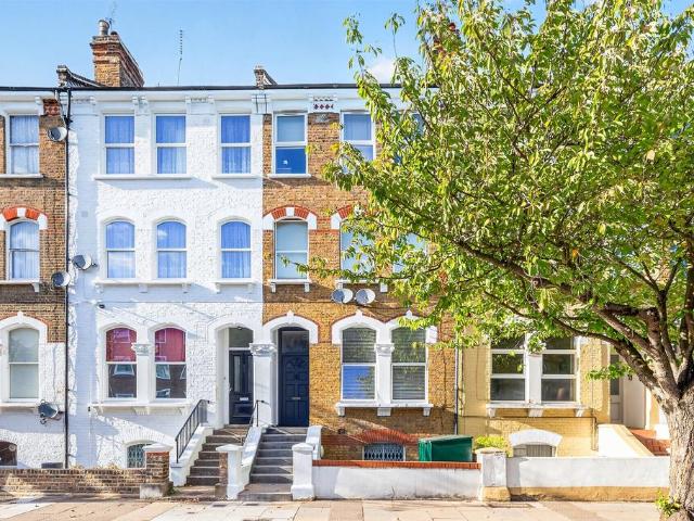 Flat for sale in London Borough of Hammersmith and Fulham, Greater London
