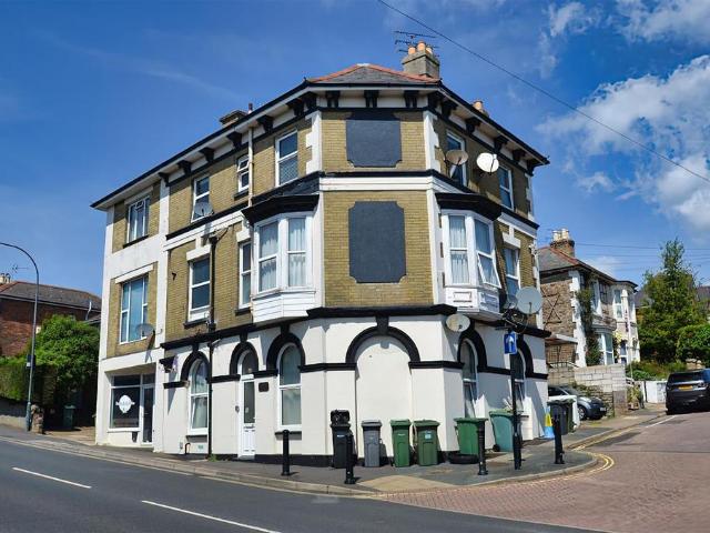 Flat for sale in Binstead, Ryde