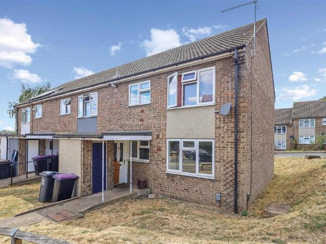 Flat for sale in Kings Hill, Colliers End