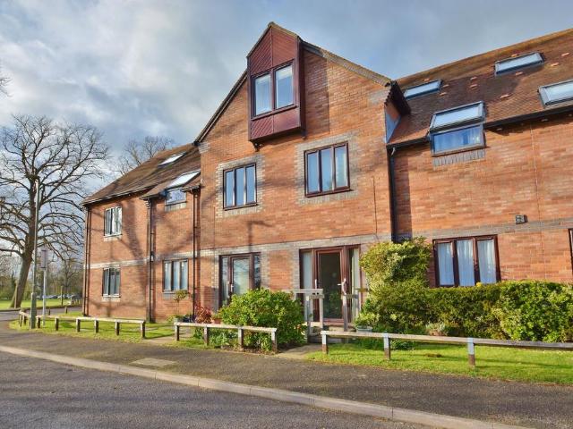 Flat for sale in Berrick Salome, Oxfordshire