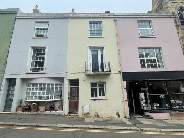 Flat for sale in Bohemia, Guestling Green