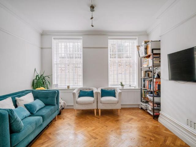 Flat for sale in Covent Garden, Greater London