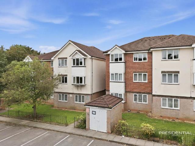 Flat for sale in Dollis Hill, Greater London