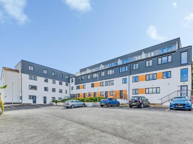 Flat for sale in Strode, Devon