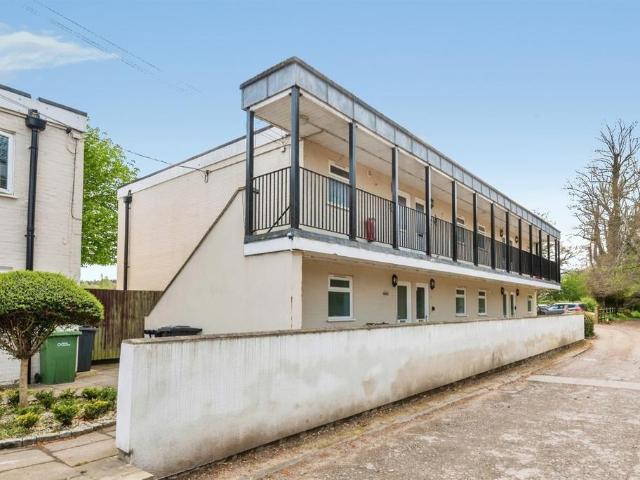 Flat for sale in Berrick Salome, Oxfordshire