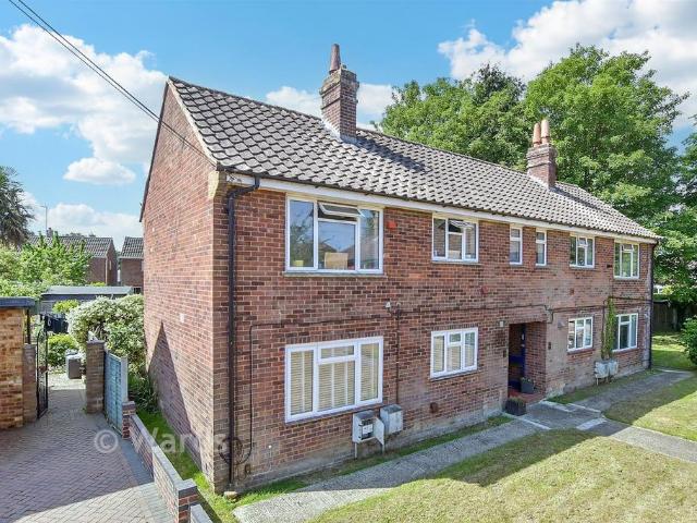 Flat for sale in Capel, Sandown Park