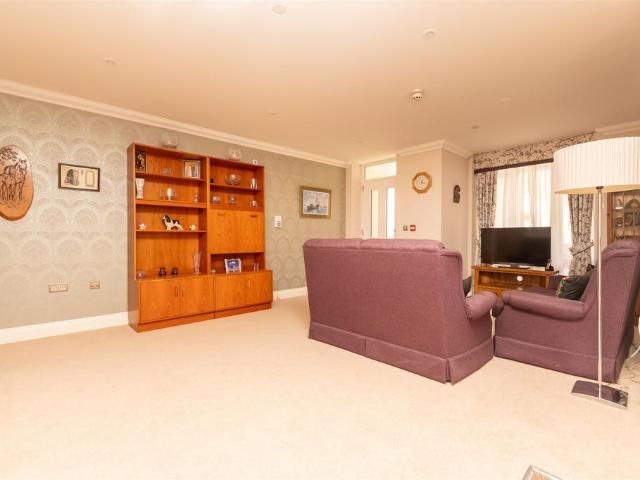 Flat for sale in The Butts, Kent