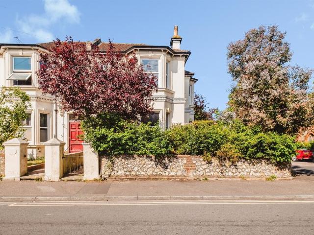 Flat for sale in Worthing, West Sussex