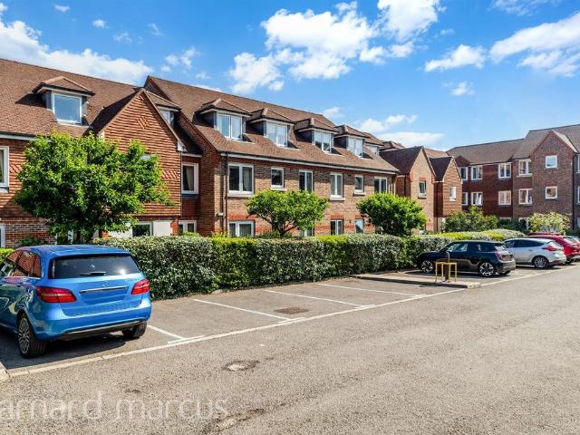 Flat for sale in Red Hill, Surrey