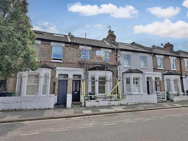 Flat for sale in Fulham, Greater London