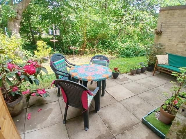 Flat for sale in London Borough of Hounslow, Feltham