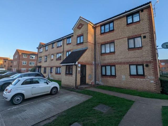 Flat for sale in Lower Feltham, Greater London