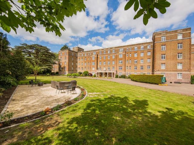 Flat for sale in Nevill Park, Sandown Park
