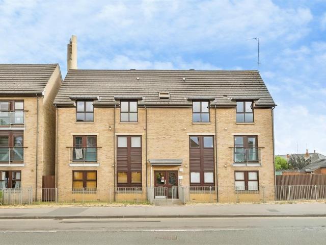 Flat for sale in Northampton, Northamptonshire