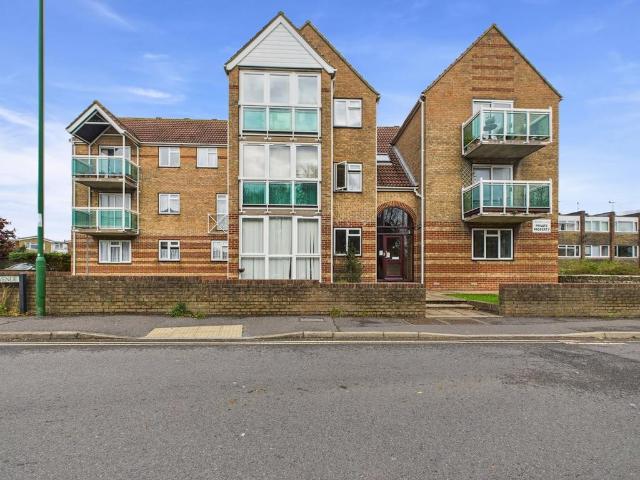 Flat for sale in Fishersgate, West Sussex