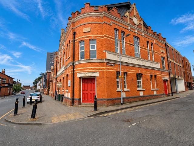 Flat for sale in Greater Manchester