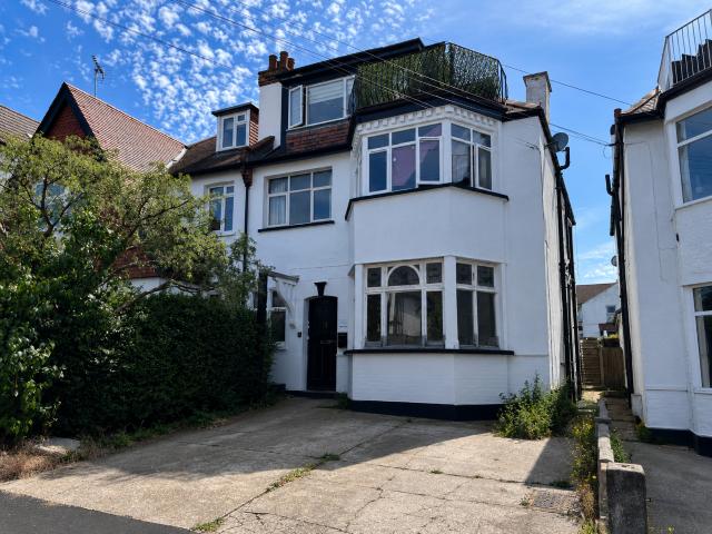 Flat for sale in Alton Barnes, Essex