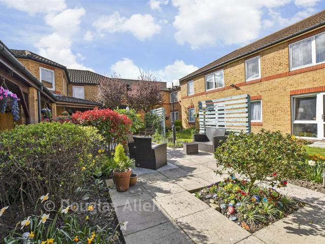 Flat for sale in Chelmsford, Essex