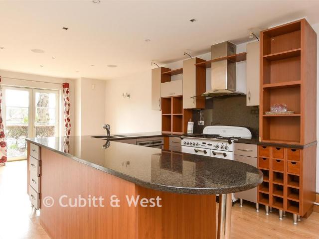 Flat for sale in Caterham on the Hill, Hillview