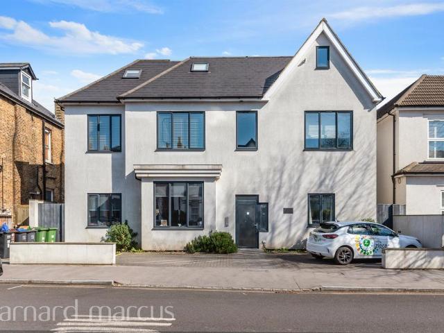Flat for sale in London Borough of Croydon, South Norwood