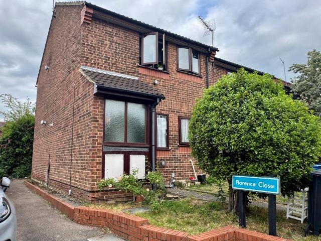 Flat for sale in Harlow, Essex