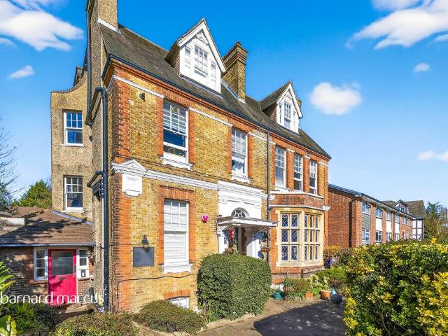 Flat for sale in London Borough of Croydon, Greater London