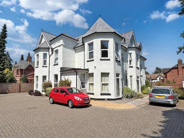 Flat for sale in Charminster, Bournemouth