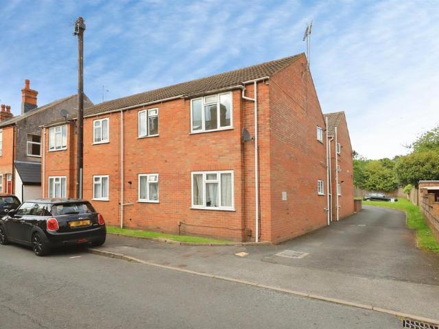 Flat for sale in Foxholes, Rushock