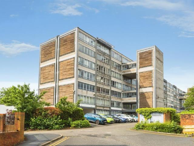 Flat for sale in Primley Park, Moortown