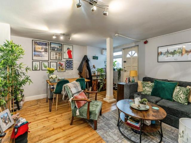 Flat for sale in Highbury, Greater London