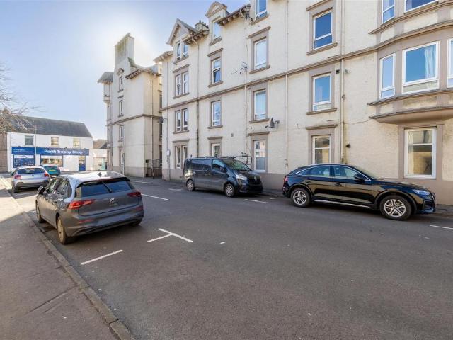 Flat for sale in Bridgend, Moneydie