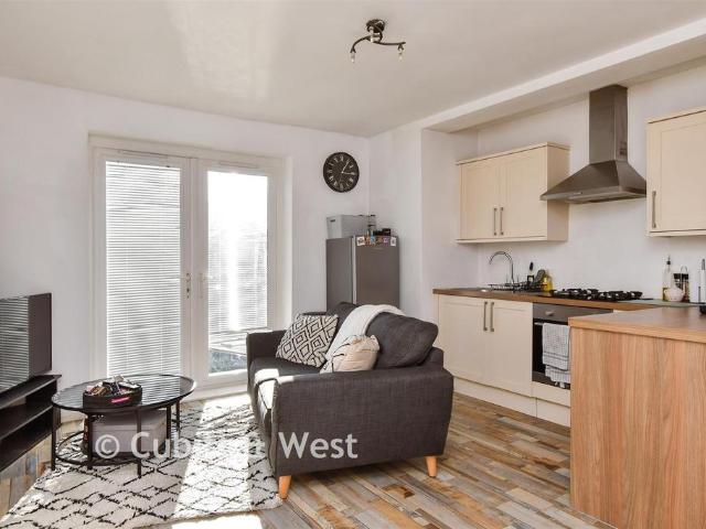 Flat for sale in Worthing, West Sussex