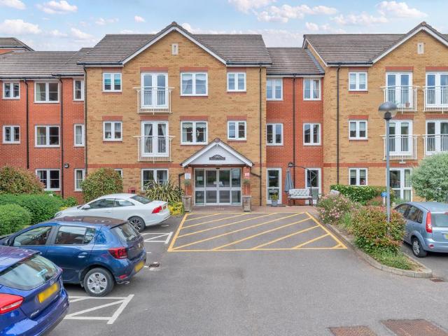 Flat for sale in King's Walden, Hertfordshire