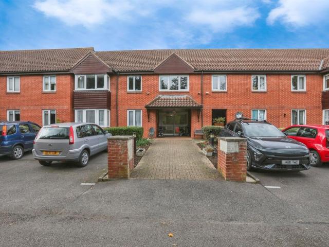 Flat for sale in Combs Ford, Bedingfield