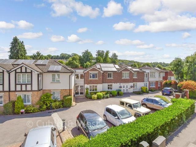 Flat for sale in Hillview, Surrey