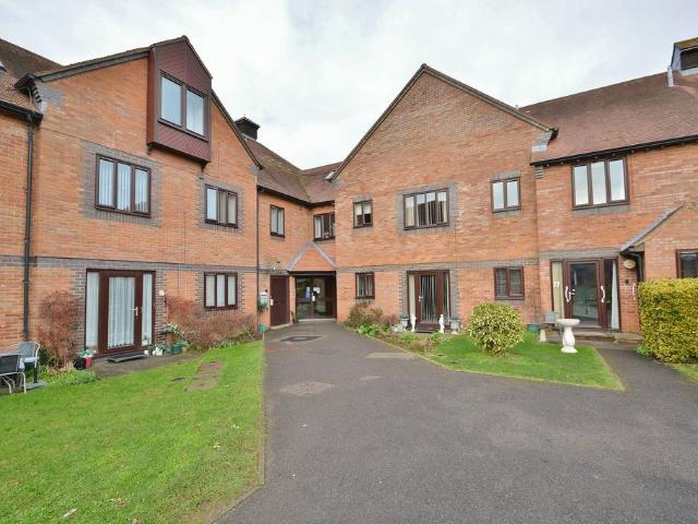 Flat for sale in Berrick Salome, Oxfordshire