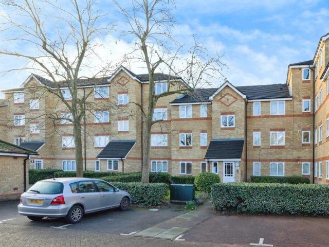 Flat for sale in Isle Of Dogs, Greater London