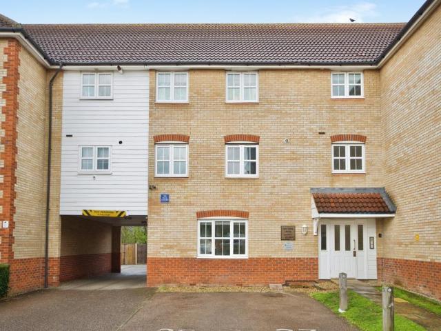 Flat for sale in Epping, Essex