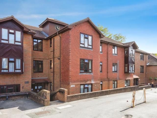 Flat for sale in Woodbridge Hill, Westborough
