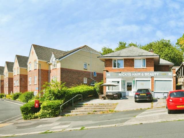 Flat for sale in Lower Compton, Mount Wise