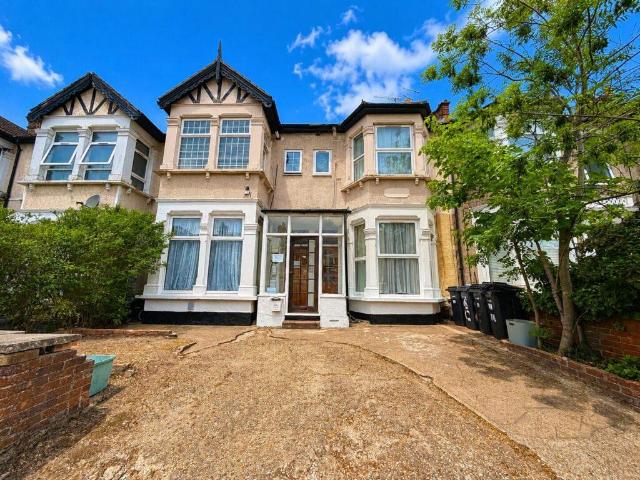 Flat for sale in Gants Hill, Isle Of Man