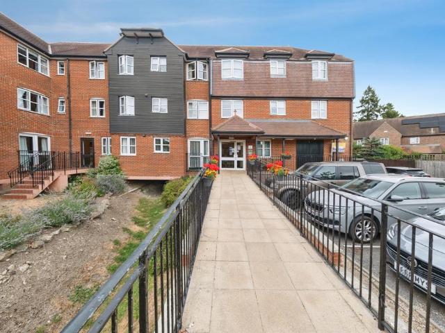Flat for sale in Caldecott, Dromore